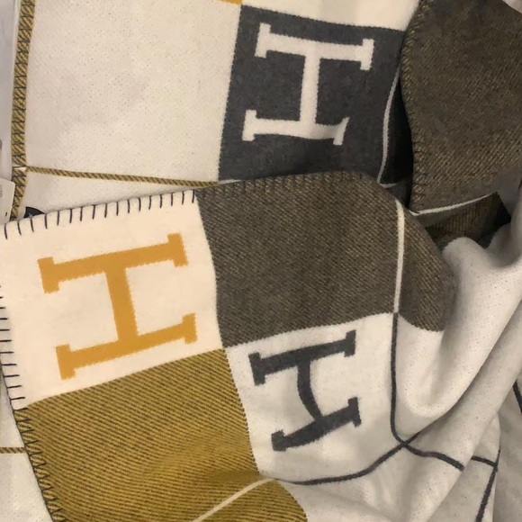 Brand new hermes Avalon blanket - Picture 4 of 8